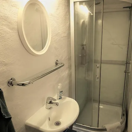 Main Street X-Small, Ensuite Bathroom And Own Kitchen Reykjavík Eksteriør billede